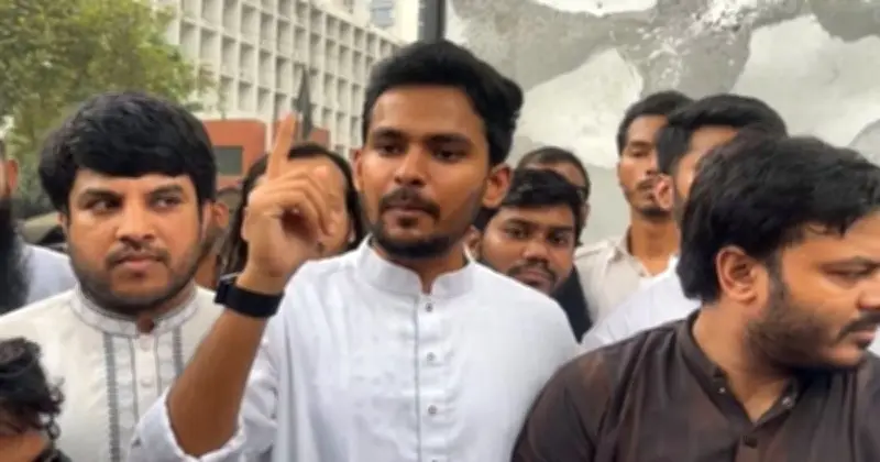 তোমরা বন্দুক নিয়ে আসলে আমরা ইটপাটকেল নেব না: আসিফ মাহমুদ