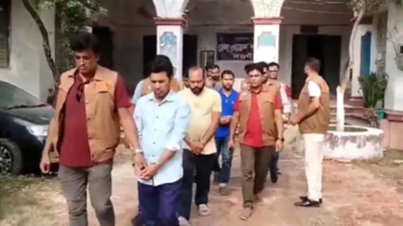 রোনালদোকে হারিয়ে সেরার মুকুট ফেলিক্সের, আদালতের নথি চুরি ডিবির অভিযানে গ্রেপ্তার ৪