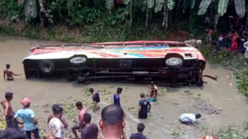 ঈদযাত্রার শুরুতেই সড়কে ১২ প্রাণহানি
