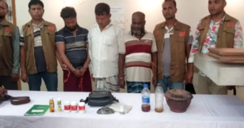 মাদারীপুরে অজ্ঞান পার্টির তিন সদস্য গ্রেফতার, উদ্ধার বিপুল মালামাল