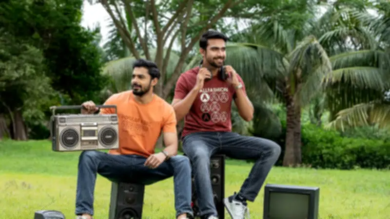 হাল ফ্যাশনের নতুন আয়োজন: ঐতিহ্যবাহী পোশাকে আধুনিকতার ছোঁয়া
