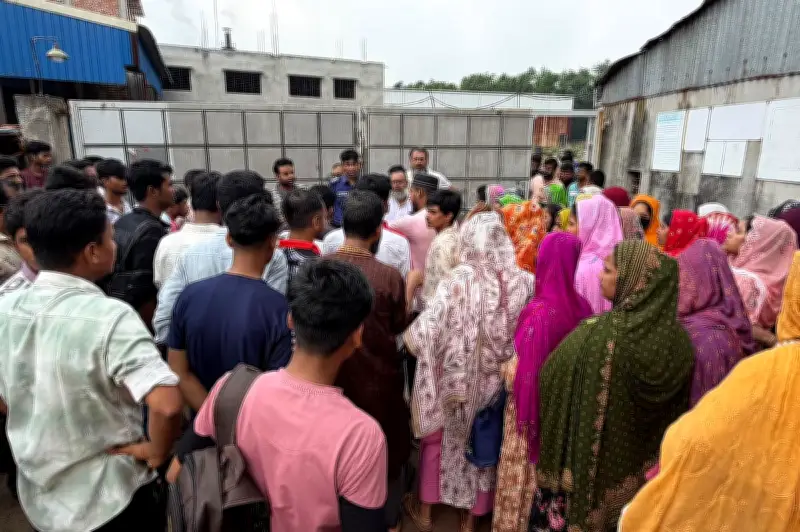 ঈদ বোনাস ও বকেয়া বেতনের দাবিতে গাজীপুরে শ্রমিক বিক্ষোভ