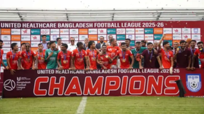 বাংলাদেশ ফুটবল লিগ জয়ে ট্রফি উদযাপন, কিংস রানার্সআপ
