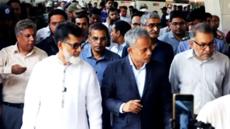 রেললাইনে খড় শুকানোয় রেলসূচি বিলম্ব, ৮ অঞ্চলে ঝড়ের আভাস