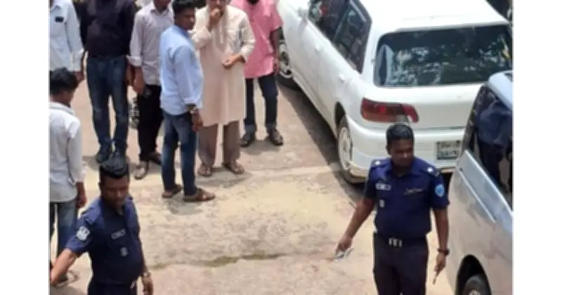 কক্সবাজার আদালতে বিএনপি নেতাকে লক্ষ্য করে গুলি, আটক ২