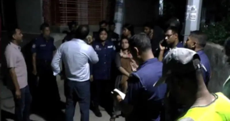 ফতুল্লায় চাঁদা না পেয়ে তিনজনকে কুপিয়ে জখম, স্ত্রী গ্রেপ্তার