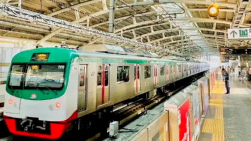 মেট্রোরেলে বিশেষ ভাড়া ছাড়, ইঞ্জিনে আগুন অগ্নিবীণা এক্সপ্রেসের