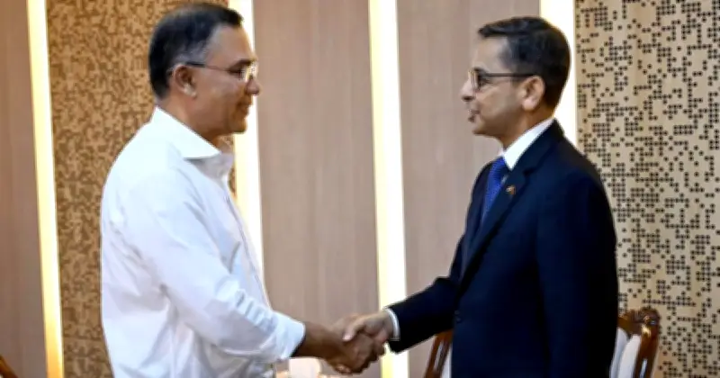 ভারতের হাইকমিশনারের বিদায়ী সাক্ষাৎ প্রধান উপদেষ্টার সাথে