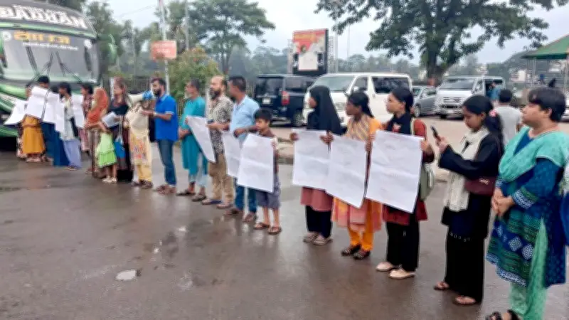নোয়াখালীতে শিশু রামিসা হত্যার প্রতিবাদে বিক্ষোভ ও ভিজিএফ বিতরণে অনিয়ম
