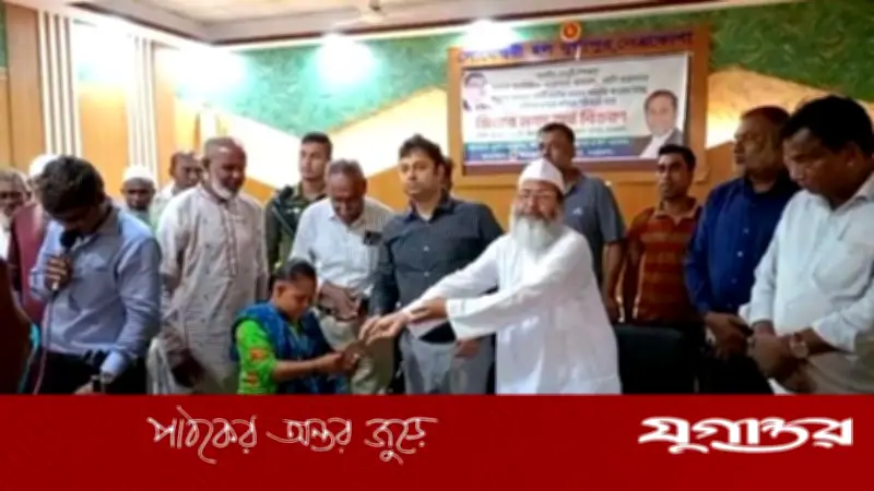 ডেপুটি স্পিকারের পক্ষে দুর্গাপুরে ১০ লাখ টাকা ও ৪০ টন চাল বিতরণ
