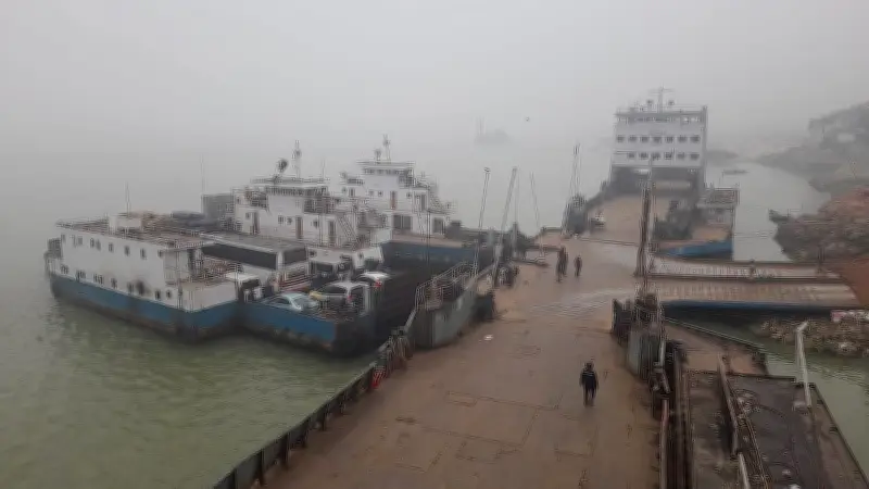 প্রচণ্ড কালবৈশাখীতে পাটুরিয়া-দৌলতদিয়া নৌরুটে ফেরি চলাচল বন্ধ