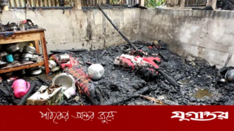 গাজীপুরে অগ্নিকাণ্ডে ১১ ভাড়াটিয়ার সবকিছু পুড়ে ছাই