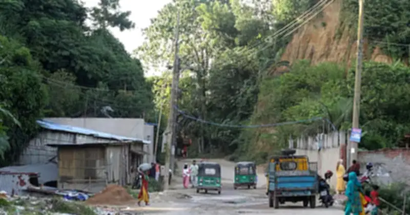 সীতাকুণ্ডে র্যাব ক্যাম্পে সন্ত্রাসীদের গুলিবর্ষণ, যৌথবাহিনীর অভিযান