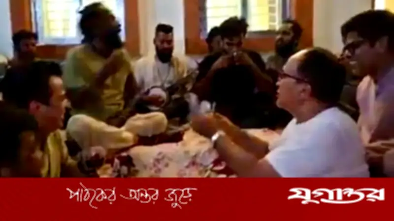 কুমিল্লায় এমপির গানের আসরে টাকা ছিটানোর ভিডিও ভাইরাল