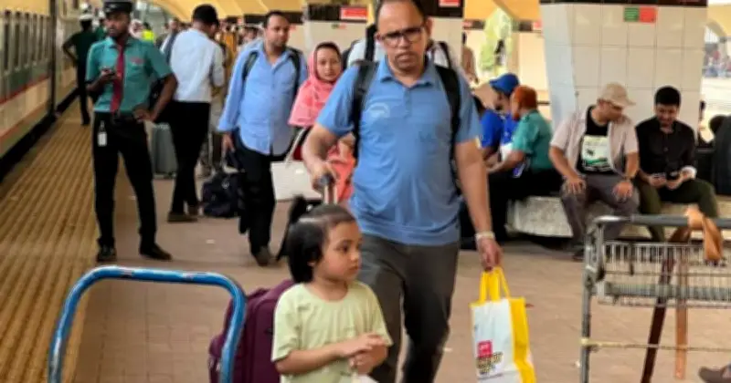 ঈদযাত্রা শুরু: ঢাকা ছাড়ছেন হাজারো মানুষ