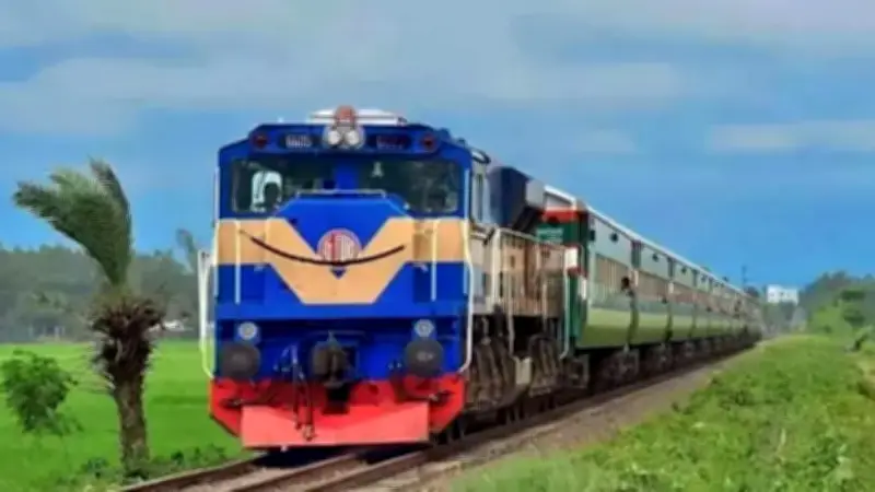ট্রেনে ঈদযাত্রা: ফিরতি টিকিট বিক্রি শেষ, ঝড়ের পূর্বাভাস, শাকিবের ‘প্রিন্স’ সেন্সর স্থগিতাদেশ প্রত্যাহার