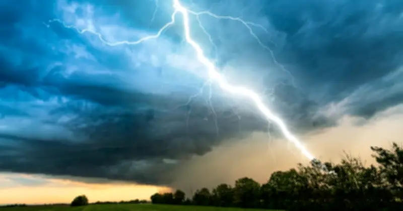 বজ্রপাতের ঝুঁকি: কৃষকদের সতর্ক থাকার আহ্বান