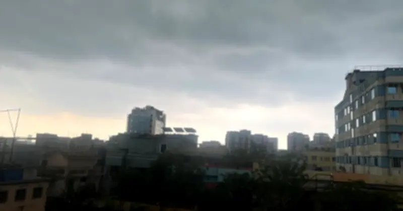 রাজধানীতে মুষলধারে বৃষ্টি, স্বস্তি ফিরেছে নগরজীবনে