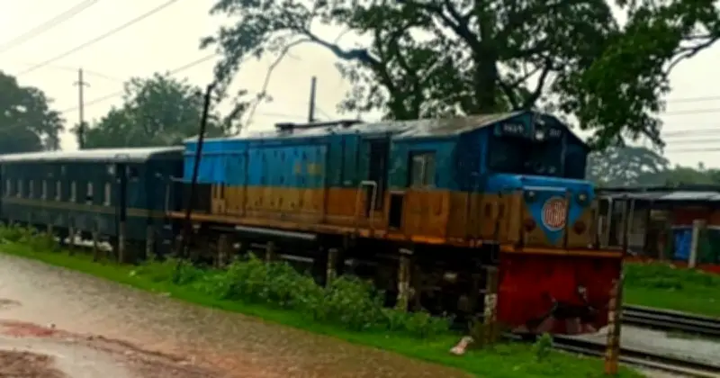 ত্রিশালে ট্রেনের ইঞ্জিন বিকল, ঢাকা-ময়মনসিংহ রুটে চলাচল বন্ধ