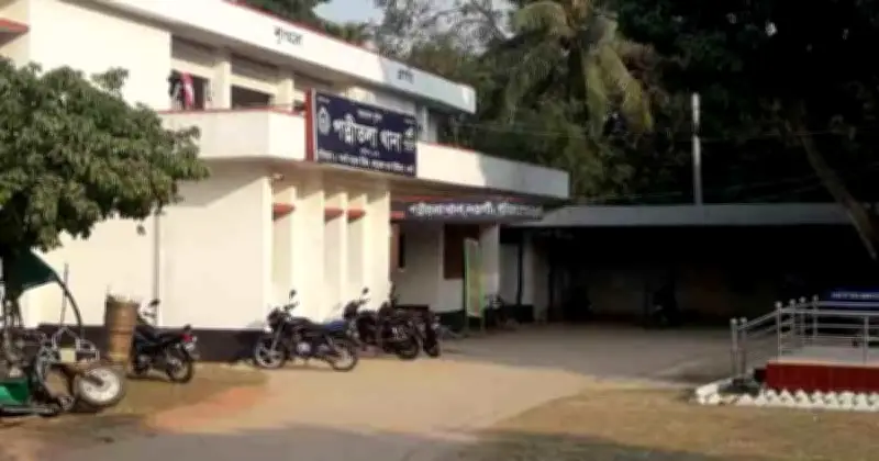 নওগাঁয় ট্রাকের চাপায় অটোরিকশা চালকসহ দুইজন নিহত