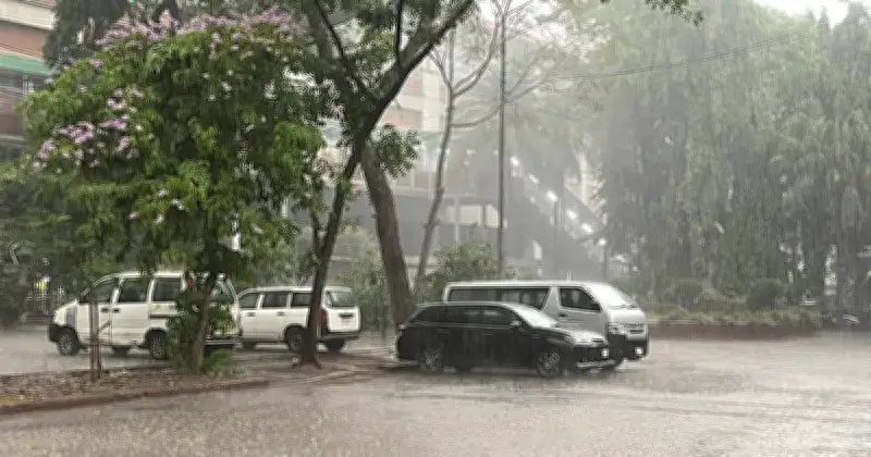 তীব্র গরমের মাঝে বৃষ্টি অব্যাহত, আগামী পাঁচ দিনের পূর্বাভাস