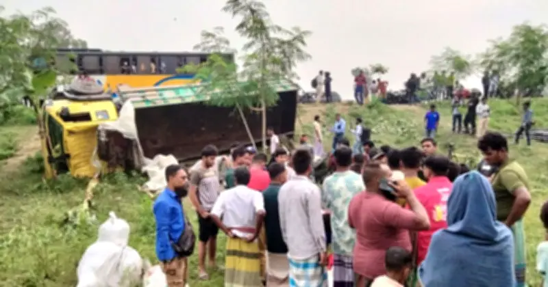 ঢাকা-টাঙ্গাইল মহাসড়কে ট্রাক উল্টে ১৫ নিহত, ঈদযাত্রা মৃত্যুর ফাঁদ