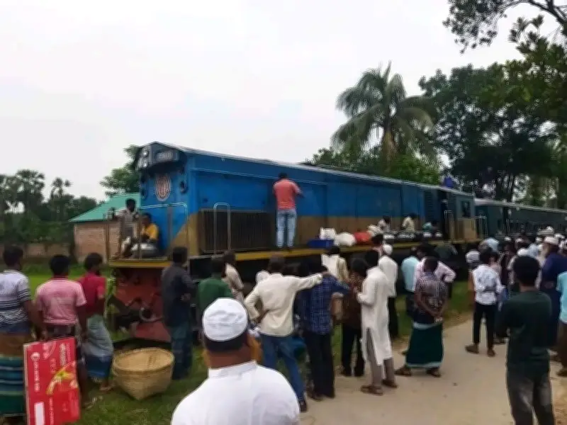 ঢাকা-ময়মনসিংহ রেলপথে দুই ঘণ্টায় দুটি ট্রেনের ইঞ্জিন বিকল, যাত্রীদের ভোগান্তি