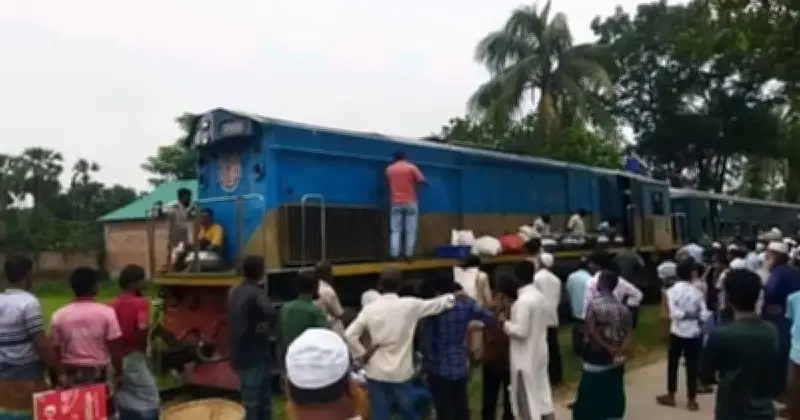 ঢাকা-ময়মনসিংহ রেলপথে দুটি ট্রেনের ইঞ্জিন বিকল, যাত্রীদের ভোগান্তি