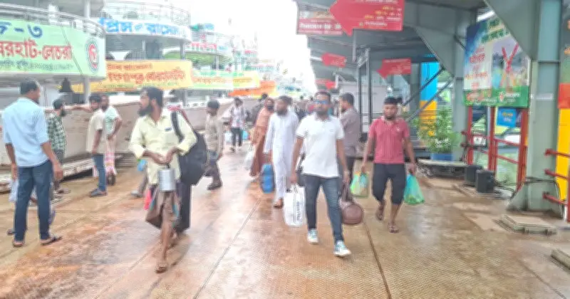 ঈদুল আজহায় সদরঘাটে যাত্রী চাপ কম, বৈরী আবহাওয়ার প্রভাব