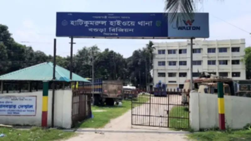 বরগুনায় ডিবির হাতে আওয়ামী লীগ নেতা আটক, মহাসড়কে চাঁদাবাজি