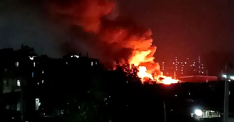 কালশীর বস্তিতে আগুন, পুড়ে গেছে শতাধিক ঘর
