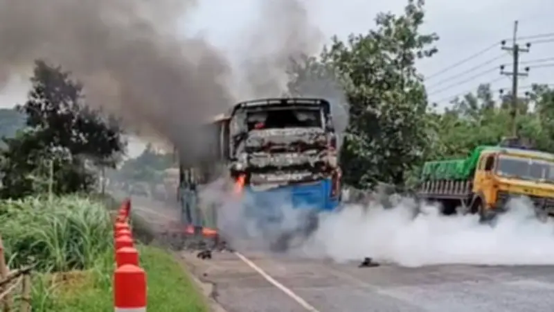 কালশী বস্তিতে আগুন, নিয়ন্ত্রণে আরো ৩ ইউনিট