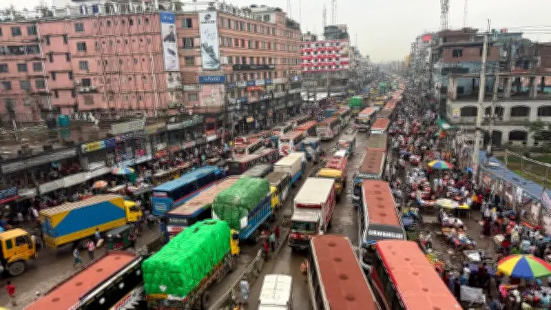 ঈদের আগে যানজটে দুর্ভোগ, বৃষ্টিতে ভোগান্তি আরও বেড়েছে
