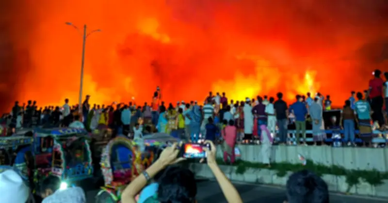 রাজধানীর কালশীর বস্তিতে ভয়াবহ আগুন, নিয়ন্ত্রণে বেগ পেতে হচ্ছে ফায়ার সার্ভিসের