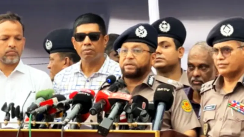 ডিএমপি কমিশনার অভিযোগ পেলেই ব্যবস্থা; হোয়াইট হাউসের চাপে পদত্যাগ তুলসী গ্যাবার্ডের