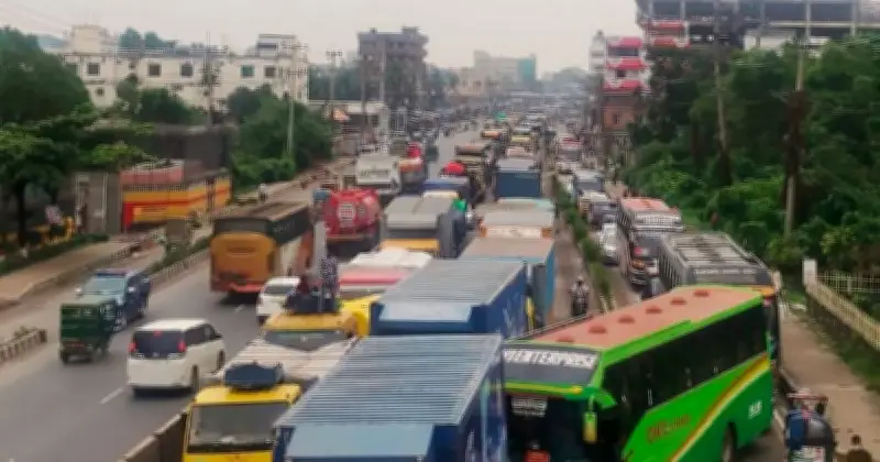 ঈদে পণ্যবাহী যানের চাপে মহাসড়কে তীব্র যানজট, ভোগান্তিতে যাত্রীরা