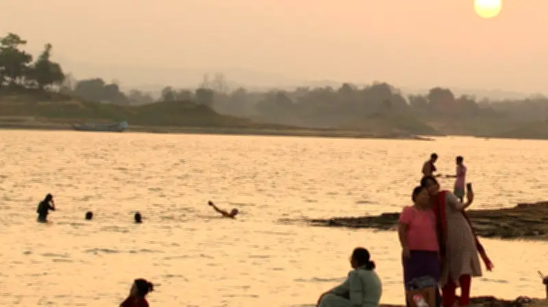 কাপ্তাই হ্রদে সূর্যাস্তের অপূর্ব দৃশ্য