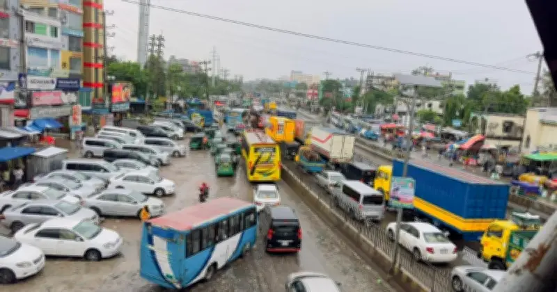 সোনারগাঁয়ে বেতন-বোনাসের দাবিতে সড়ক অবরোধ, তীব্র যানজট