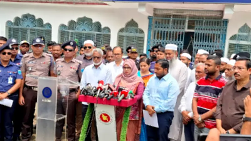 ঈদের প্রস্তুতি: বিশেষ ট্রেন, শোলাকিয়া জামাত, ছুরি-দার চাহিদা ও তেল সংকট