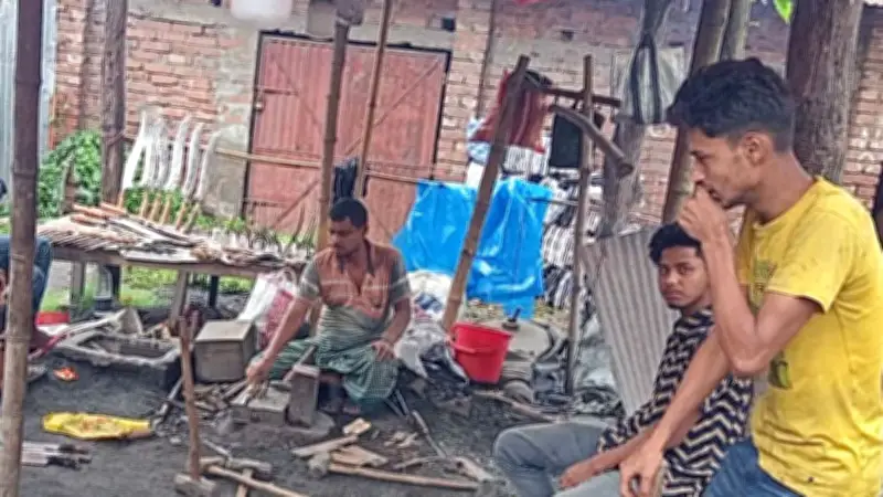 ঈদের প্রস্তুতি ও নানা ঘটনায় দেশ: বিশেষ ট্রেন, শোলাকিয়া জামাত, মহাসড়কে অভিযান