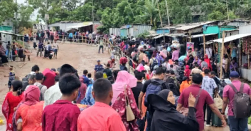 ঈদযাত্রায় দৌলতদিয়া-পাটুরিয়া নৌরুটে যাত্রীদের দুর্ভোগ, বৃষ্টিতে ভিজলেন অনেকে