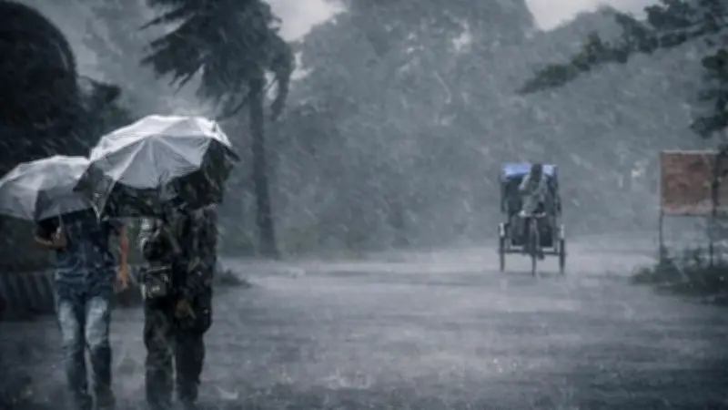 ৭ অঞ্চলে ৮০ কিমি বেগে দমকা হাওয়া, শোলাকিয়ায় ঈদ জামাতের প্রস্তুতি শেষ