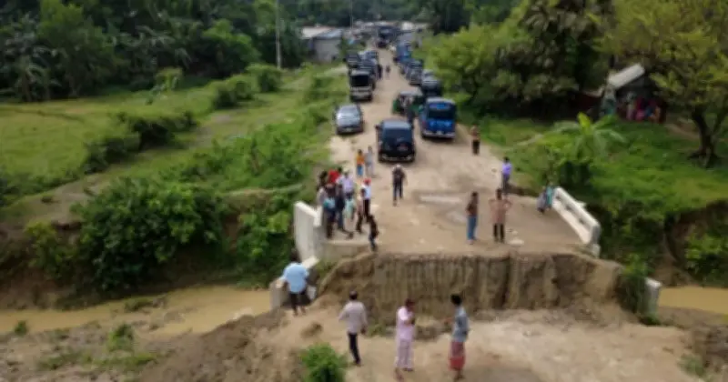 সীতাকুণ্ডে যৌথবাহিনী ক্যাম্পে হামলা, পুলিশের মামলায় ৪৩ জনের নাম