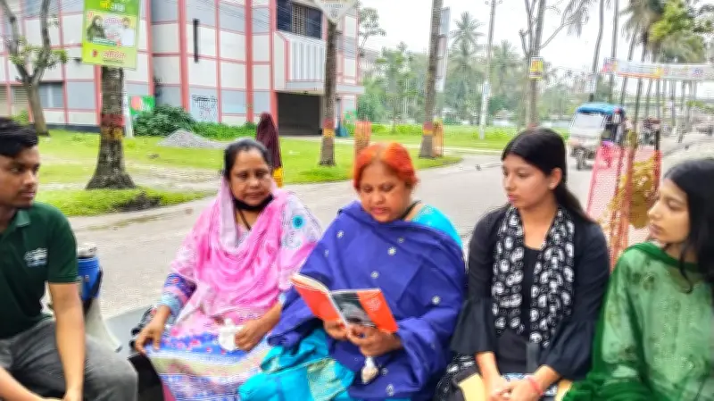 জামালপুর বন্ধুসভার পাঠচক্রে ‘যদ্যপি আমার গুরু’ নিয়ে আলোচনা