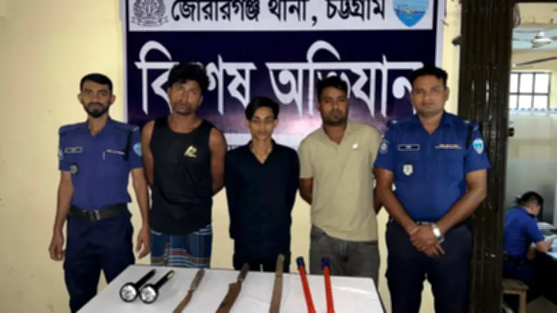 ডাকাতির প্রস্তুতিকালে ৩ ডাকাত গ্রেফতার, ২৯ মামলার আসামিসহ আটক