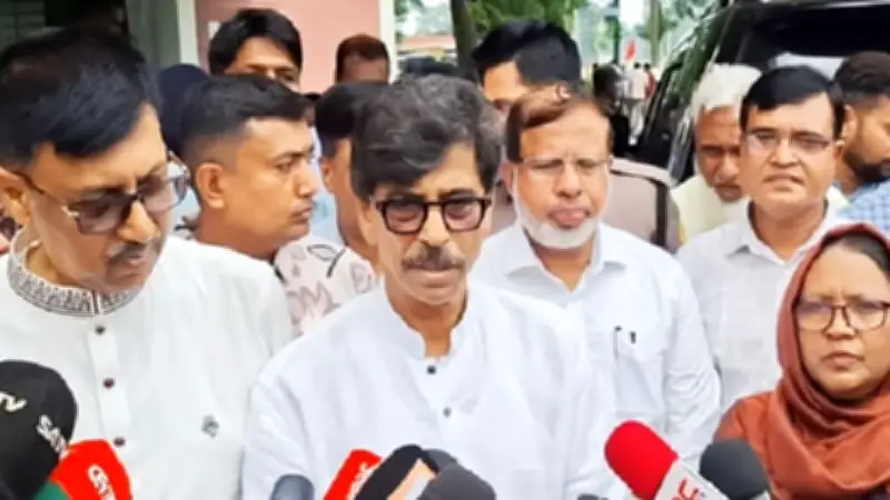 এক কোটি পশু কোরবানি হবে এবার: মেট্রোরেল স্টেশনের নিচের হাট সরালো পুলিশ