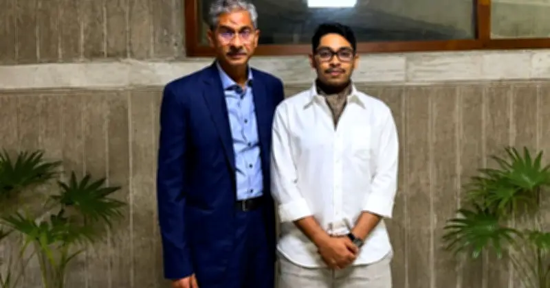 মন্ত্রীর ছেলের ফেসবুক পোস্টে গরু কেনার ব্যাখ্যা