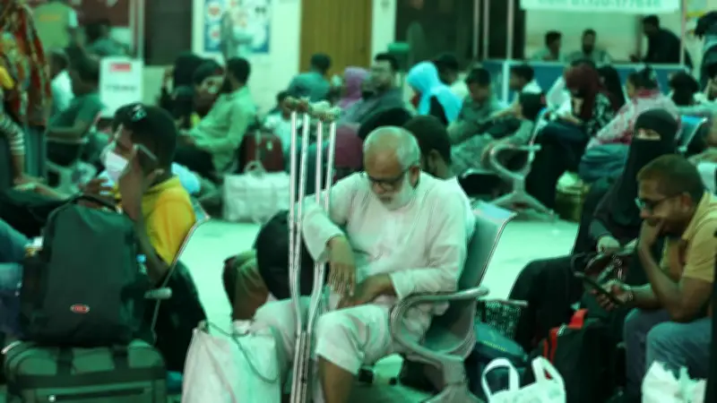 চার ঘণ্টা দেরিতে বিজয় এক্সপ্রেস, চট্টগ্রাম স্টেশনে যাত্রীদের ভোগান্তি