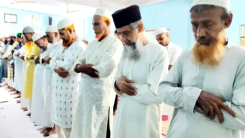 সোনারগাঁয়ের ২৩ গ্রামে ঈদ উদযাপন, ঢাকায় ভারী বৃষ্টি