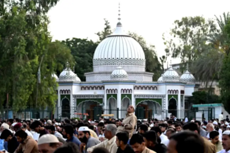 গাজা থেকে অস্ট্রেলিয়া: বিশ্বজুড়ে ঈদুল আজহার নামাজ